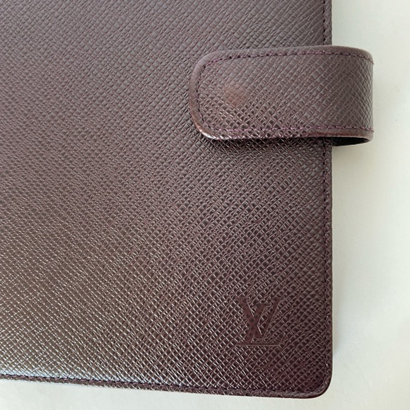 Louis Vuitton medium agenda in Taiga leather - Picture 2 of 12